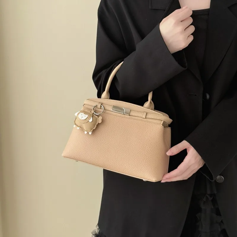 高級でおしゃれなユニークなおむつバッグ：女性用クロスボディメッセンジャーバッグ、パリ風のラグジュアリーなトートバッグ、大容量デザイン