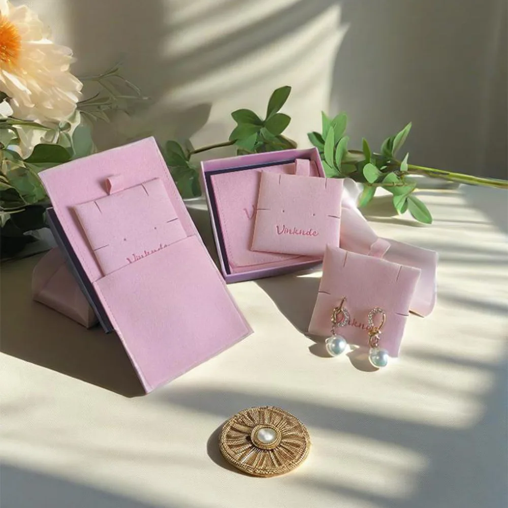 

Custom Logo Embossed Microfiber Jewelry Packaging Pouch 8X8cm Suede Envelope Rings Earring Necklace Gift Bag With Insert Card
