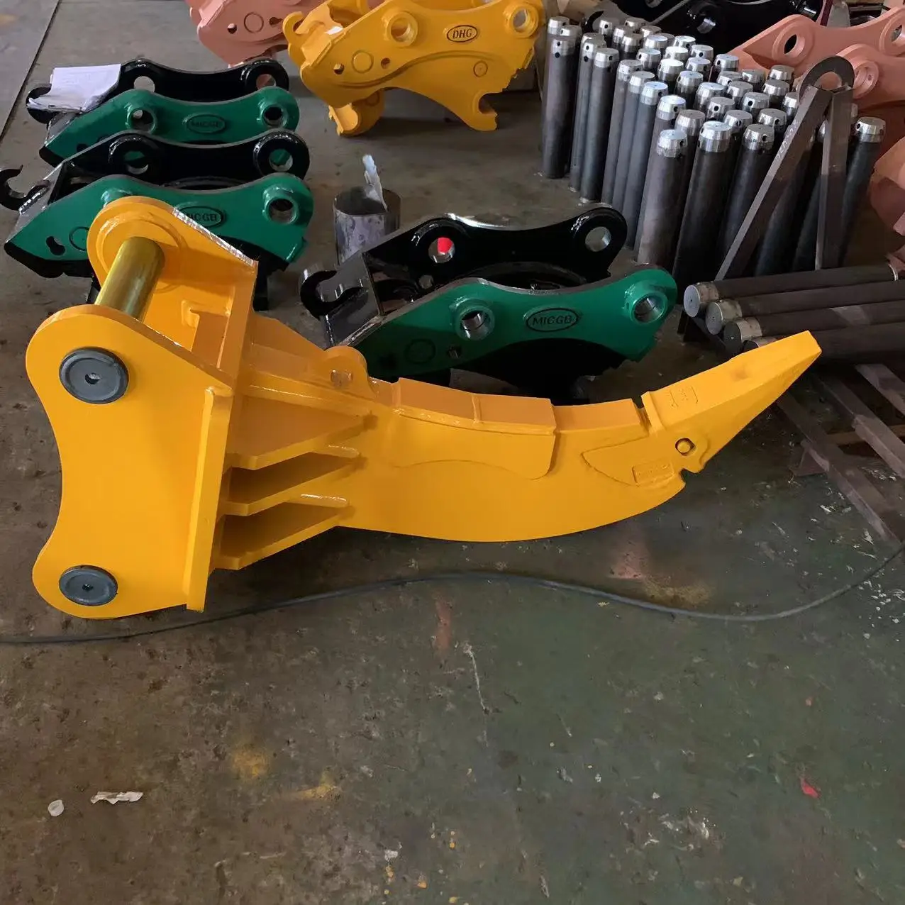 

Hot Sale Customized DHG-06 Excavator Ripper Tooth Root Rake Perfect Fit for 12-18 Ton Excavators Engine as Core Component