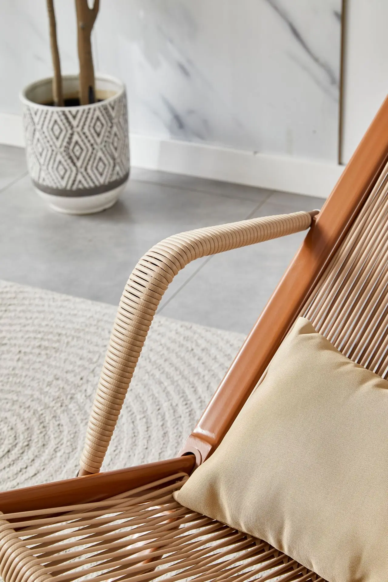 Home Freizeit Rattan Liege Balkon Outdoor Rattan Tisch und Stuhl dreiteiliges Set Nickerchen Rückenlehne Liege