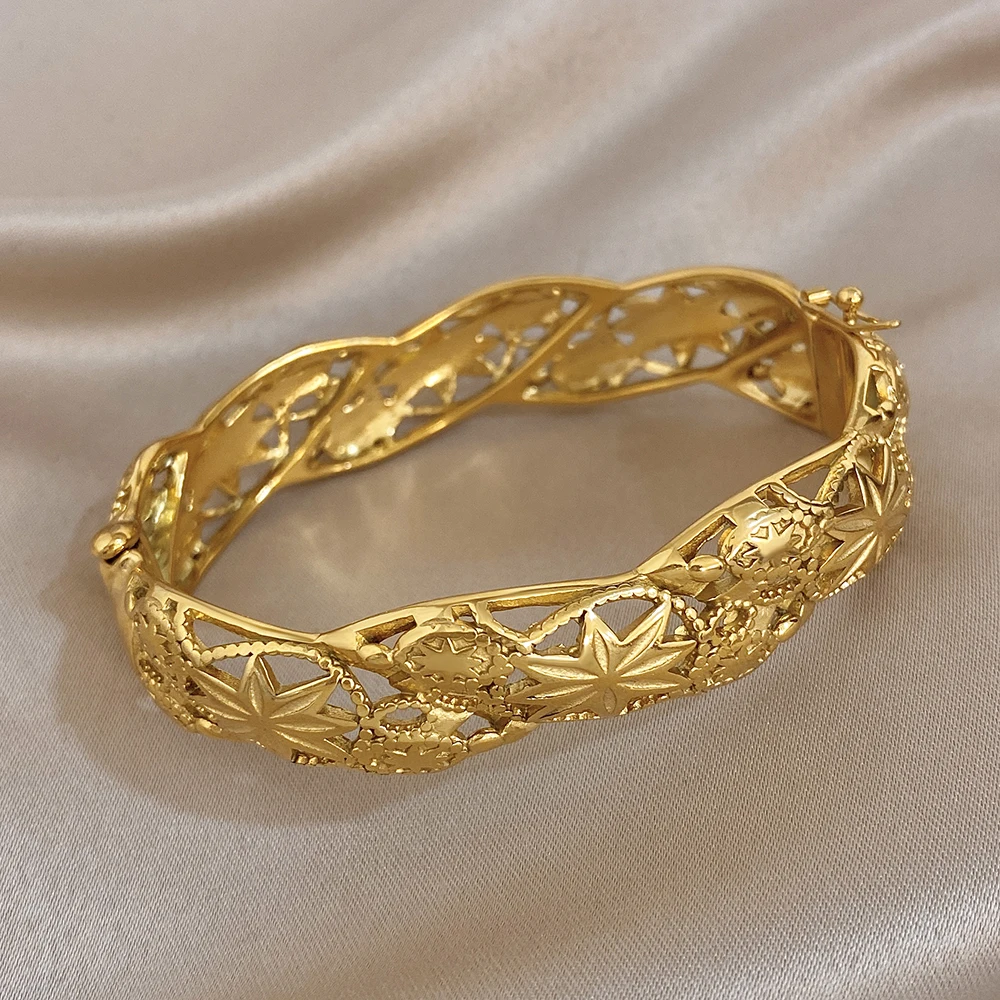 

Freetry Vintage Irregular Flower Splicing Stainless Steel Bangle for Women Waterproof Spring Cuff Bracelet Holiday Jewelry Gift