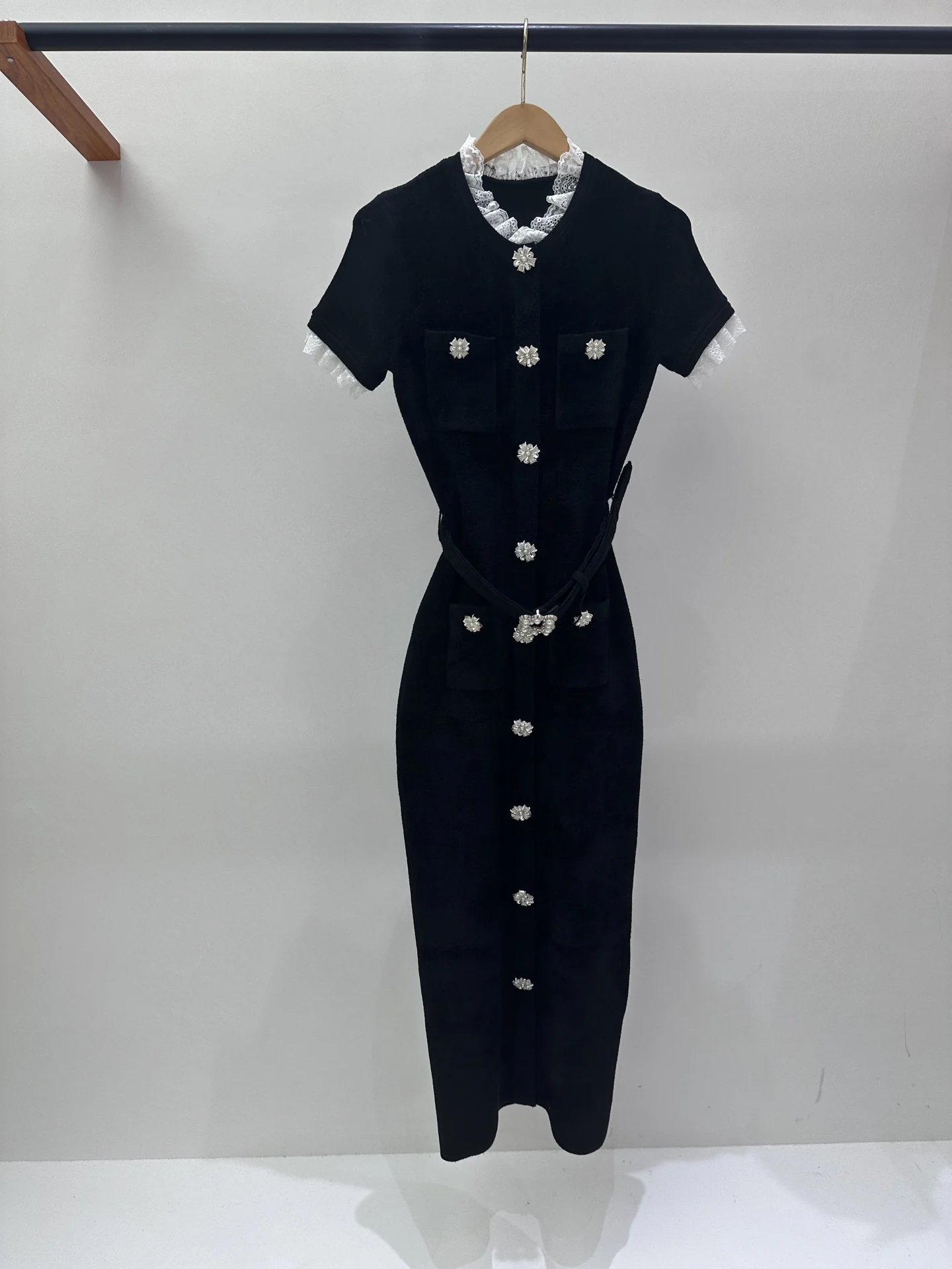 

Elegant Velvet Dress with Lace Panels and Rhinestone Belt Short-Sleeve Long-Length Women's Dress 2025 Fall New Arrival