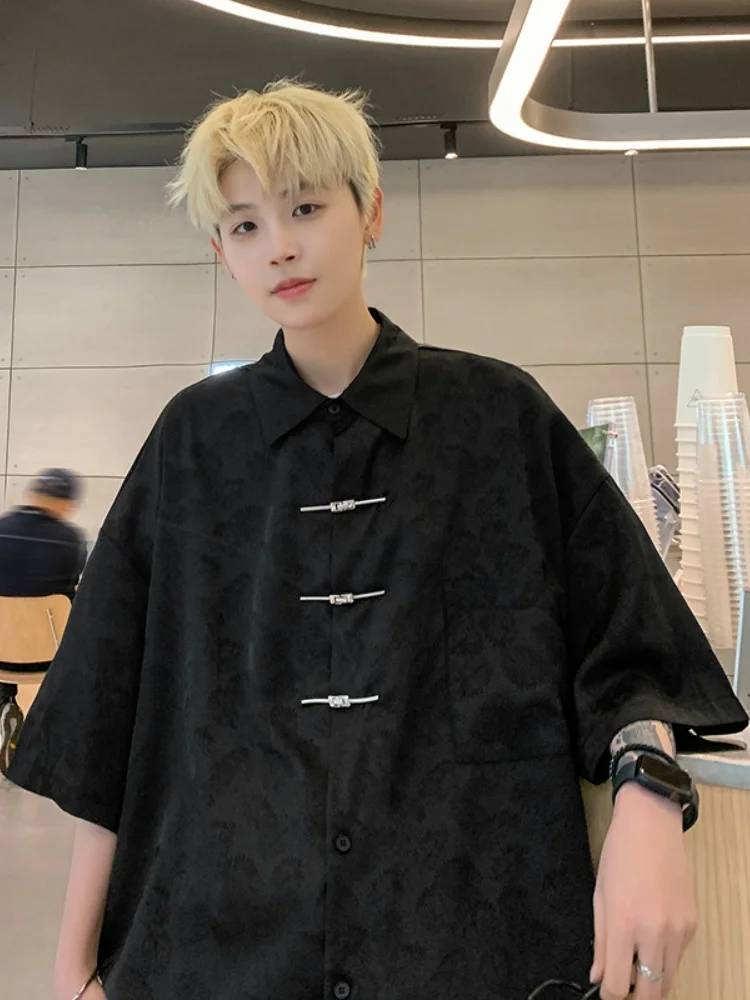 

Новая китайская мужская рубашка с коротким рукавом, дизайнерская, с металлическими пуговицами и вышивкой, летняя, модная, в стиле Тан, улучшенный ханьфу, свободный крой