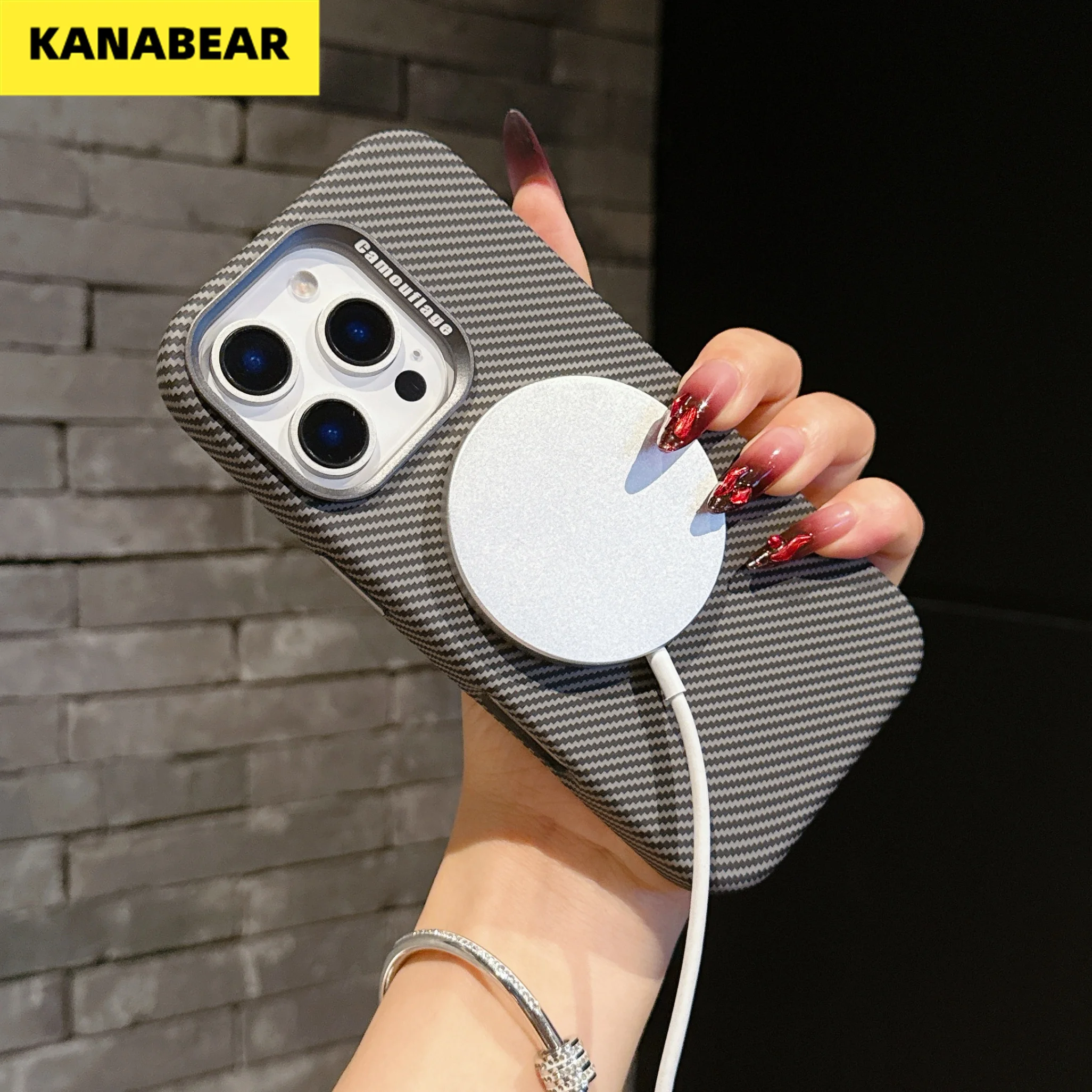 

Роскошный чехол из кевлара и карбона для iPhone 17 Pro Max/15 Pro/14 Pro Max: прочный, магнитный, с защитой от отпечатков пальцев, тонкий металлический корпус