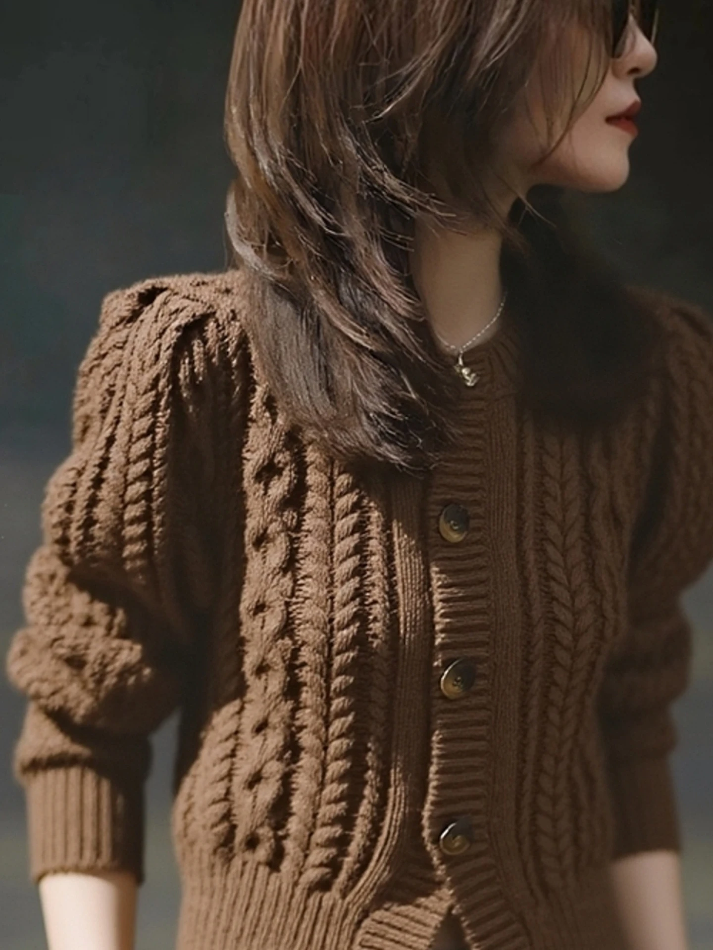 Cardigan slim fit lavorato a maglia da donna nuovo autunno 2025 con motivo in lino leggero Maturi Sle maglione lungo con bottoni Sve