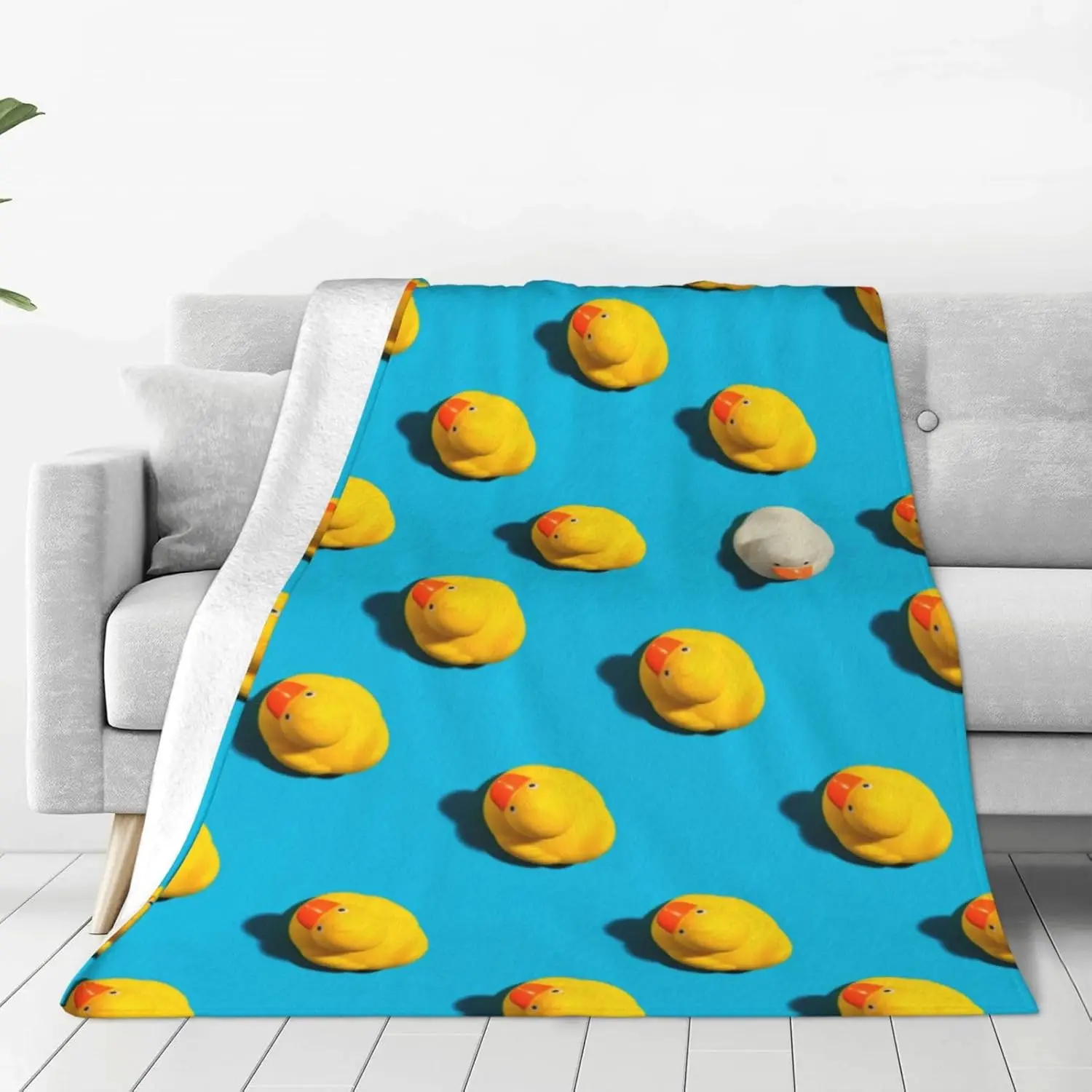 Yellow Cartoon Duck Flannel Blanket Cute Ultra Soft Warm Funny Blankets for Chair Car Sofa Couch Bedroom Decorations Travel