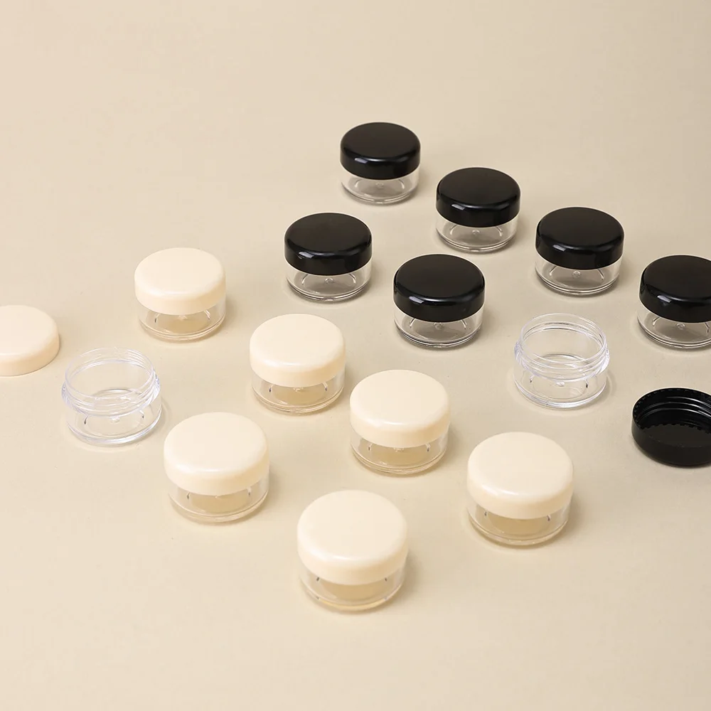 Mini frascos cosméticos de plástico transparente, 50 peças 5g/5ml tamanho de viagem com tampas bege/pretas para amostras de maquiagem loção creme