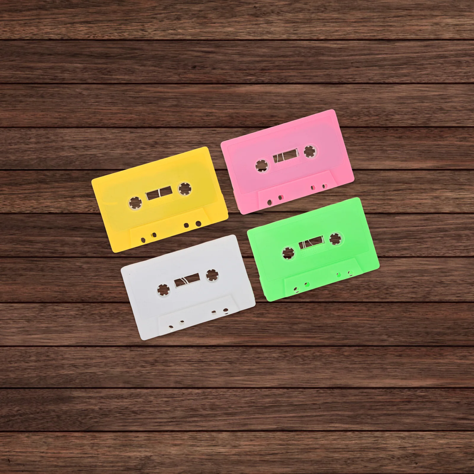 

4Pcs Vintage Blank Cassette Tape Wall Decor DIY Retro Music Party Decor Audio Tape Ornament for Home Studio Bar