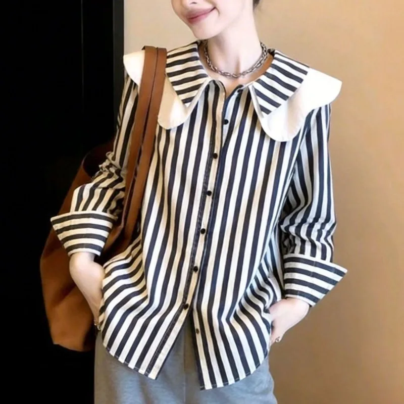 This Laid-back and Relaxed Outfit Features Unique Beautiful Small Shirt Pink Baby Collar and Striped Stripes for Women in Spring