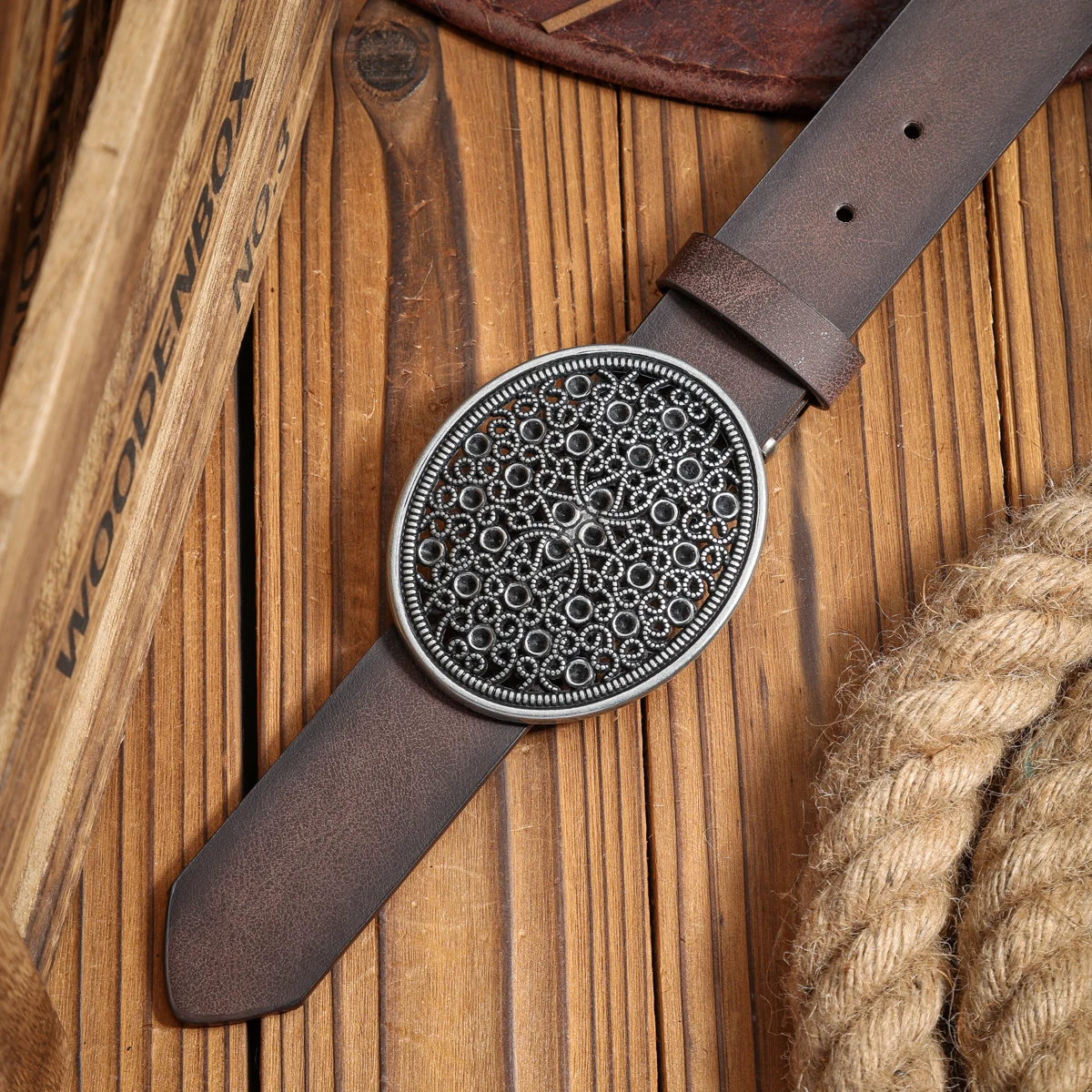 Ein PU-Gürtel für Damen und Herren, der den Stil von Western-Denim und Retro vereint, ist perfekt für alltägliche Freizeitausflüge. – Detail 6