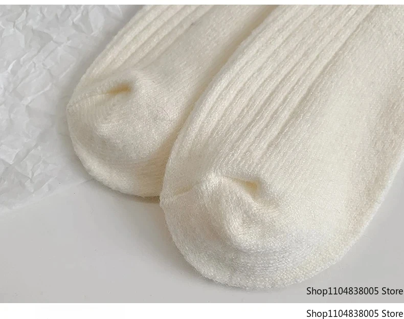 5/10 أزواج الجوارب النساء الفاخرة مصمم الكشمير الصوف جورب الصلبة الدافئة سميكة كومة المطرزة شعار منتصف العجل الإناث حذاء الثلوج الجوارب #5