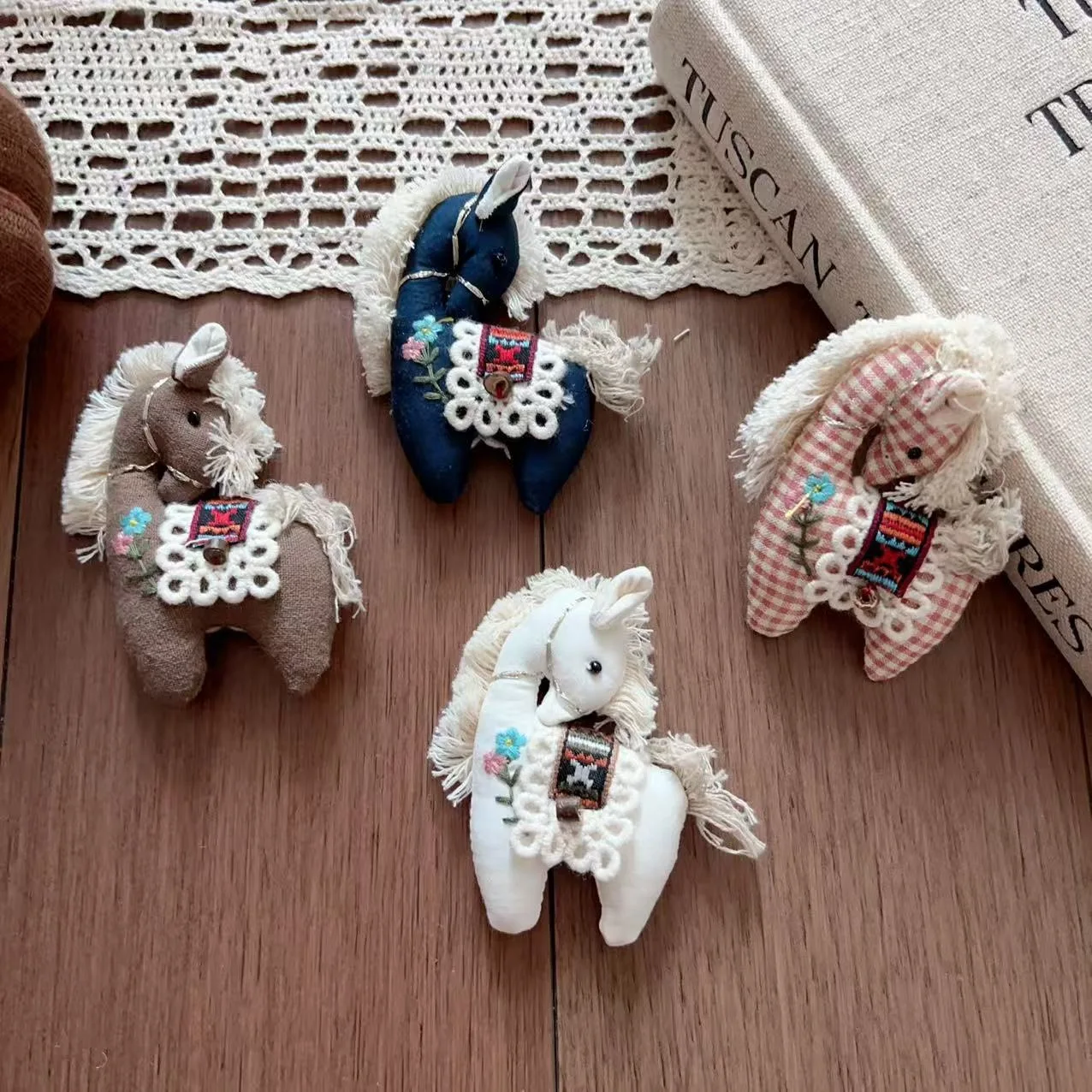 Cute Fabric Cartoon Pony Embroidery Stuffed Animal Brooch Pin DIY Handmade for Bag Charm Hat Shoe Decoration High Quality