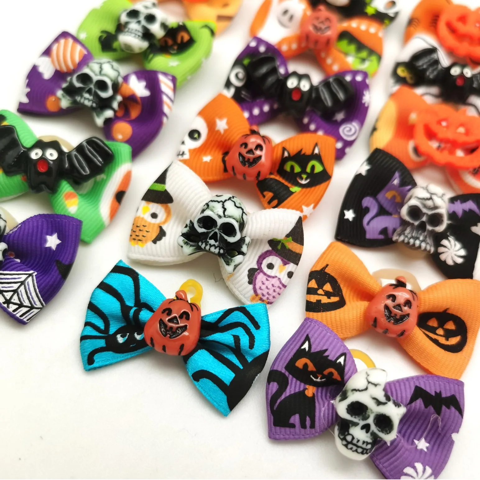 Halloween-Haarschleifen für kleine Hunde und Welpen, 40mm, gemischte Farben und Muster, festliche Haaraccessoires – Detail 5