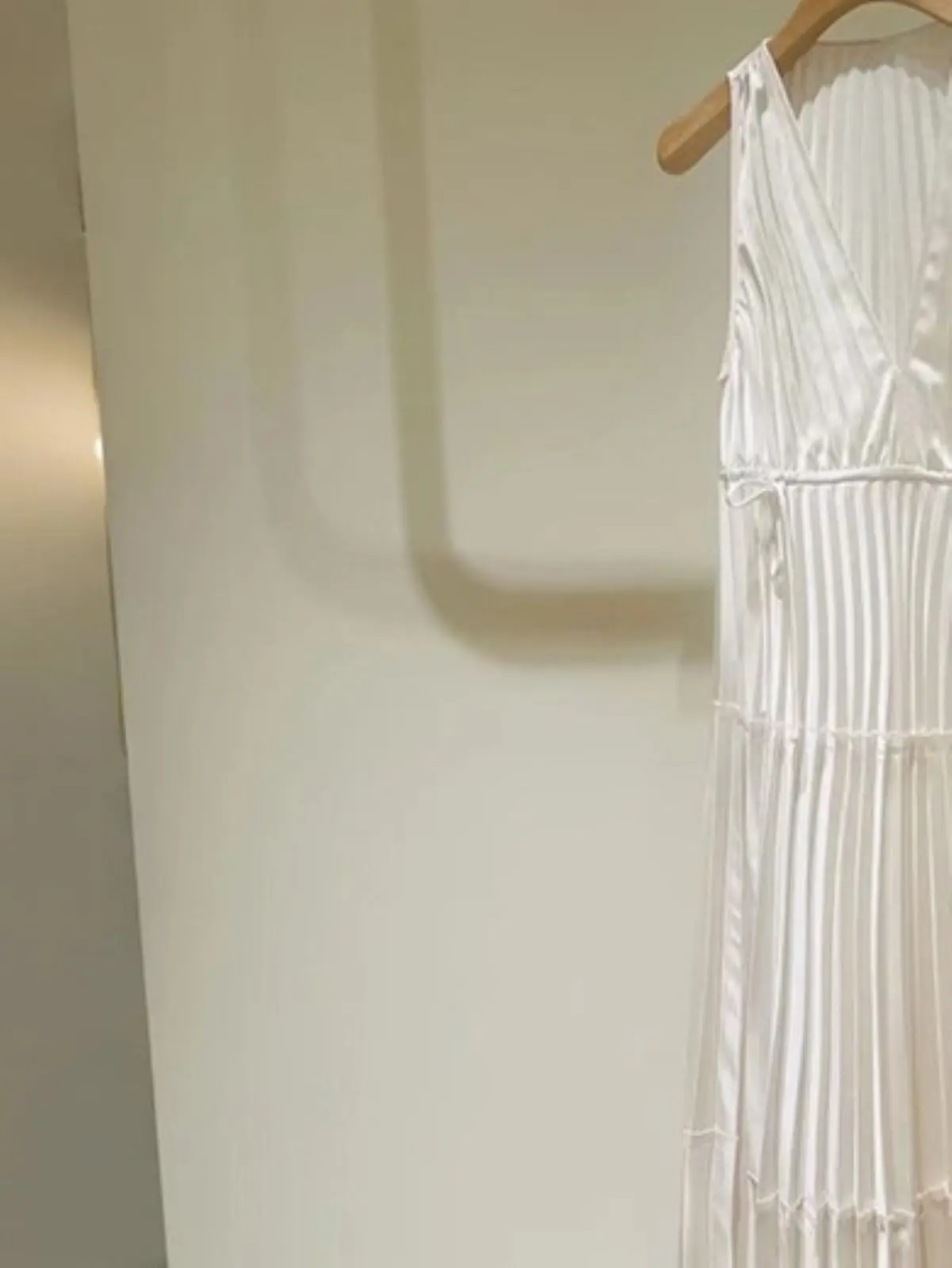 

Spring/Summer Women V-Neck Sleeveless Pleated A-Line Solid Dress Drawstring Hign Waist Loose Elegant Fashion Maxi Skirt