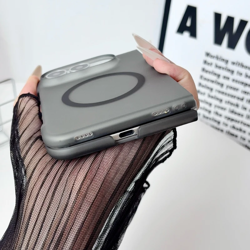 Mattschwarze und transparente Hartschale aus PC für MagSafe Magnetisches Kabelloses Laden, faltbare, stoßfeste Handyhülle für iPhone Duo Bumper Cover – Detail 5