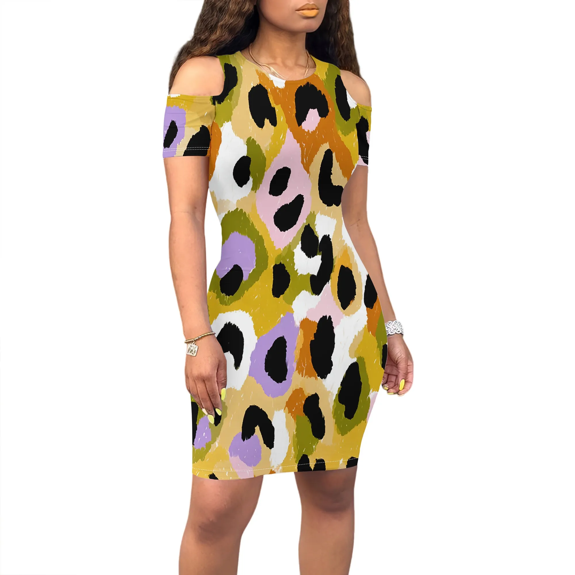 Рисунок 5 - Красочное платье с открытыми плечами