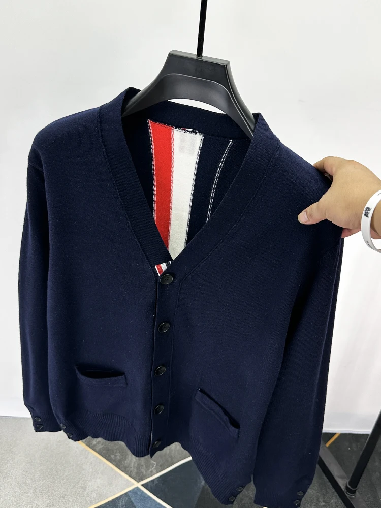 Giacca da uomo in maglia cardigan da uomo stilista autunno e inverno versione coreana maglione casual con scollo a V a maniche lunghe allentato