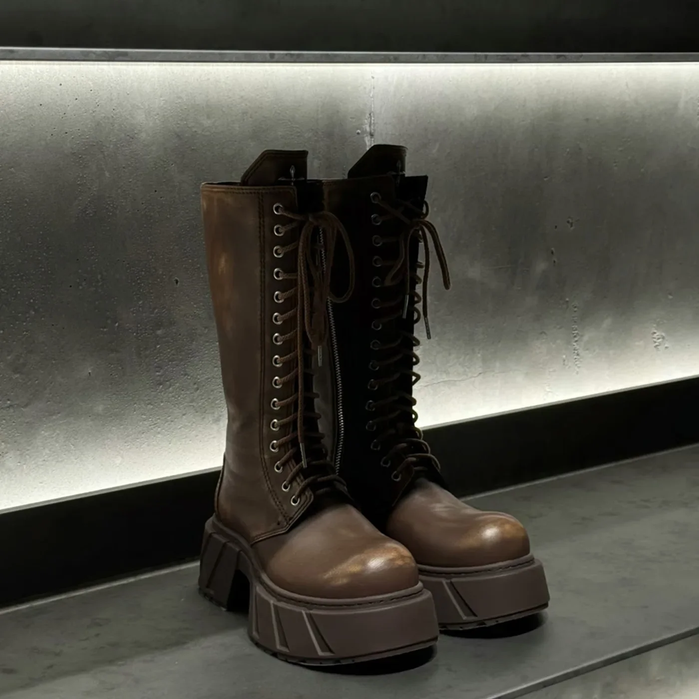 

Женские высокие сапоги со шнуровкой спереди и высокой трубкой, модные ботинки на толстой подошве, однотонные туфли на платформе с круглой головкой для поездок на работу