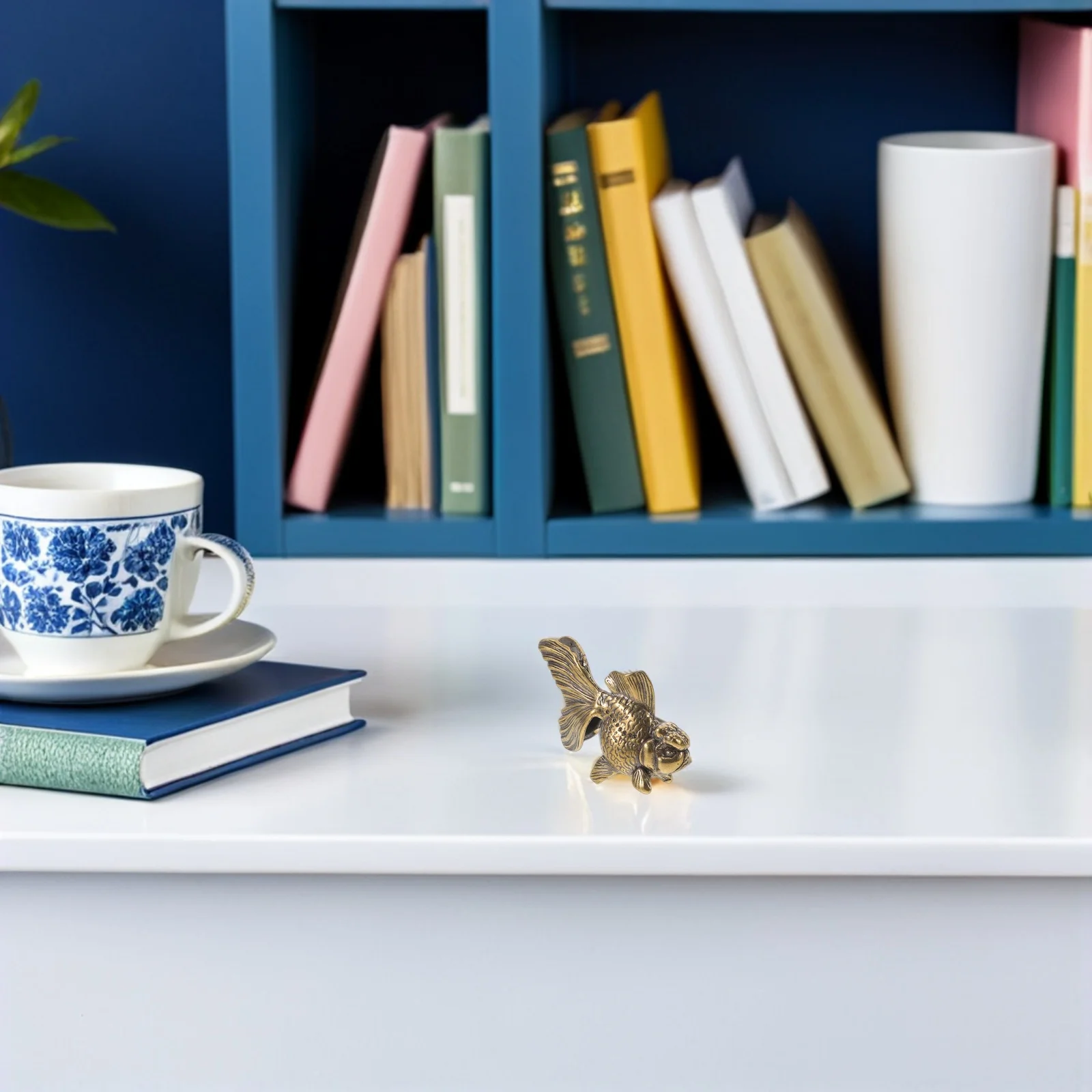 

Mini Brass Goldfish Statue Vintage Animal Ornament for Tea Table Desktop Decor Home Office Koi Sculpture Art