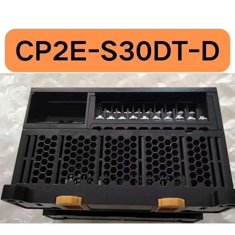 O controlador PLC usado CP2E-S30DT-D testado OK e sua função é intacta