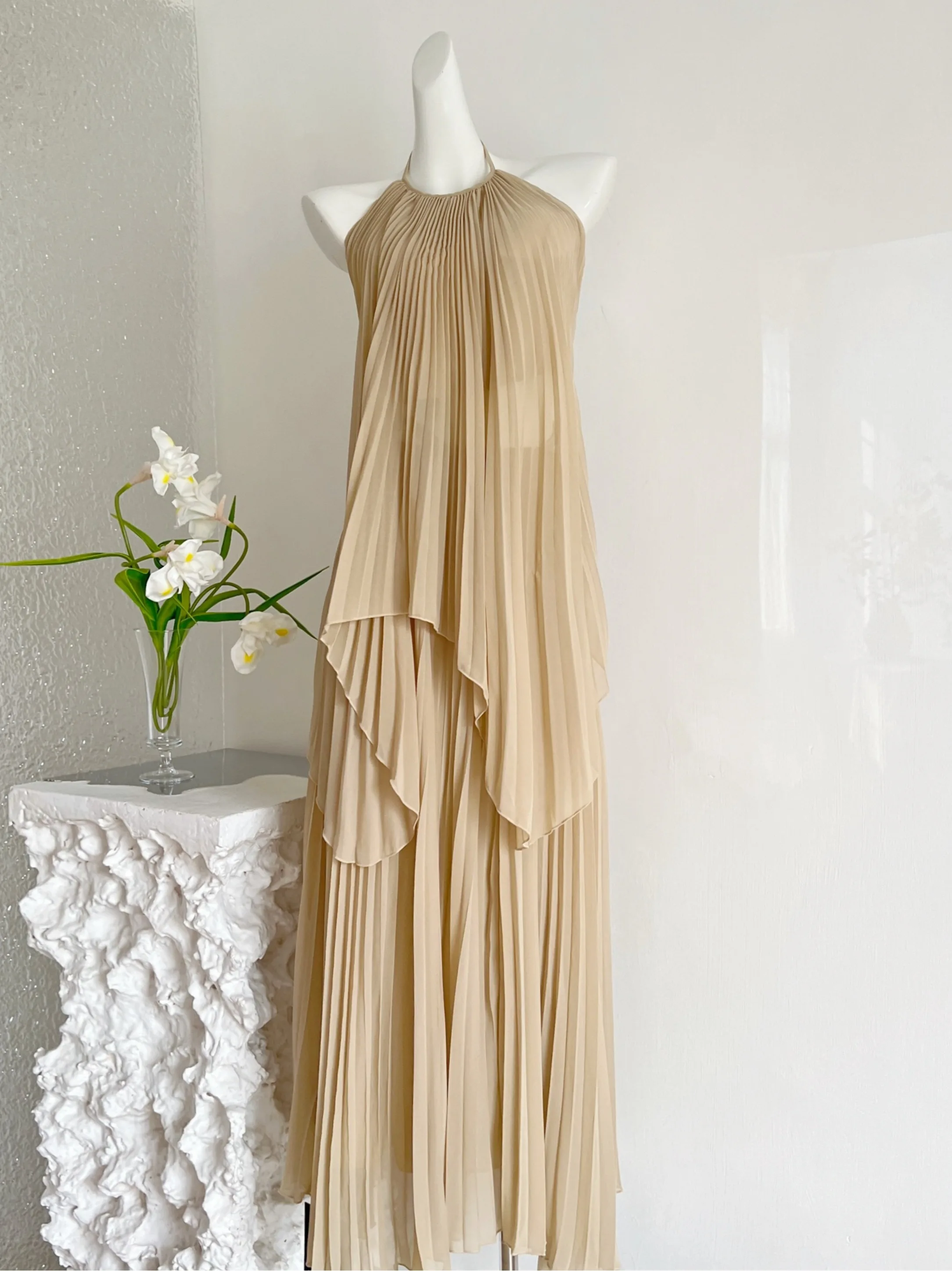 

Summer Vacation Style Women's Dress Gown Neck Hanging Backless Pleated Two-Piece Set Elegant High-End Feelings Sleeveless Midi
