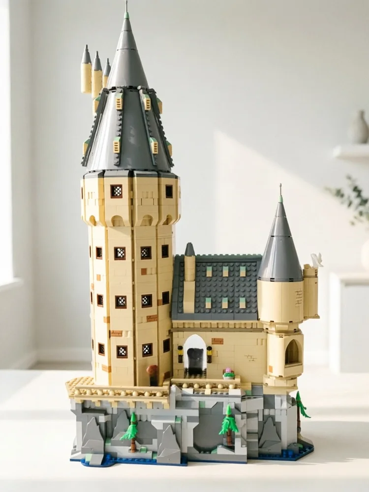Auf Lager Magic World Serie 2135 Teile mit 12 Figuren Bausteine Großer Turm Bausatz Modell Erwachsenen-Geschenk Spielzeug