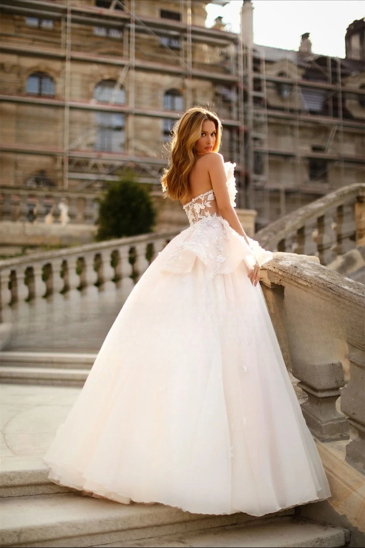 Elegant Lace Appliques Tulle Wedding Dresses A-line Strapless Butterfly Floor Length Bridal Gown Pleat Zipper Vestido De Novia