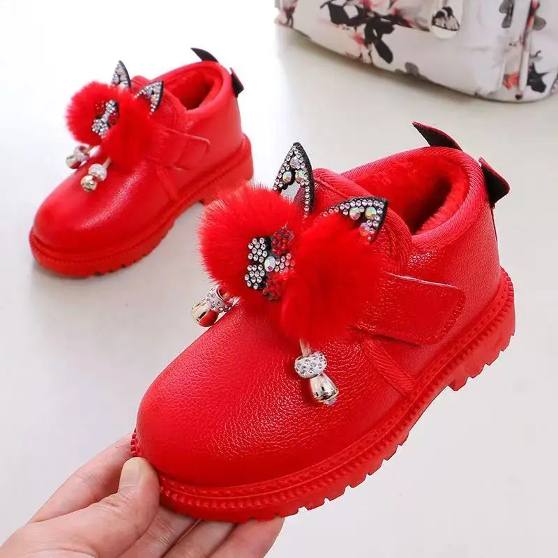 Bottes de neige mignonnes avec oreilles de chat en fourrure rouge pour enfants, chaussures décontractées pour filles, bottes d'extérieur légères et chaudes avec boucle à crochet, chaussures d'école pour enfants, hiver