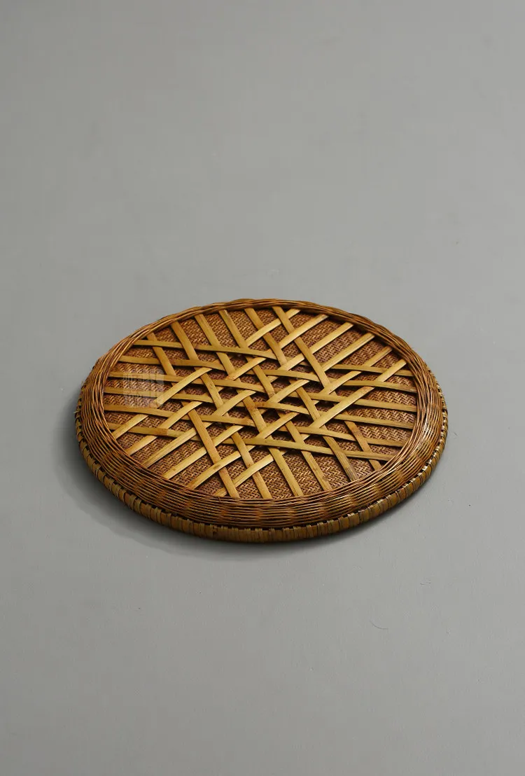 Factory Direct 2026 Large lacquered bamboo plaque, fine woven bamboo flat dustpan storage basket, round Shaoji bamboo sieve frui