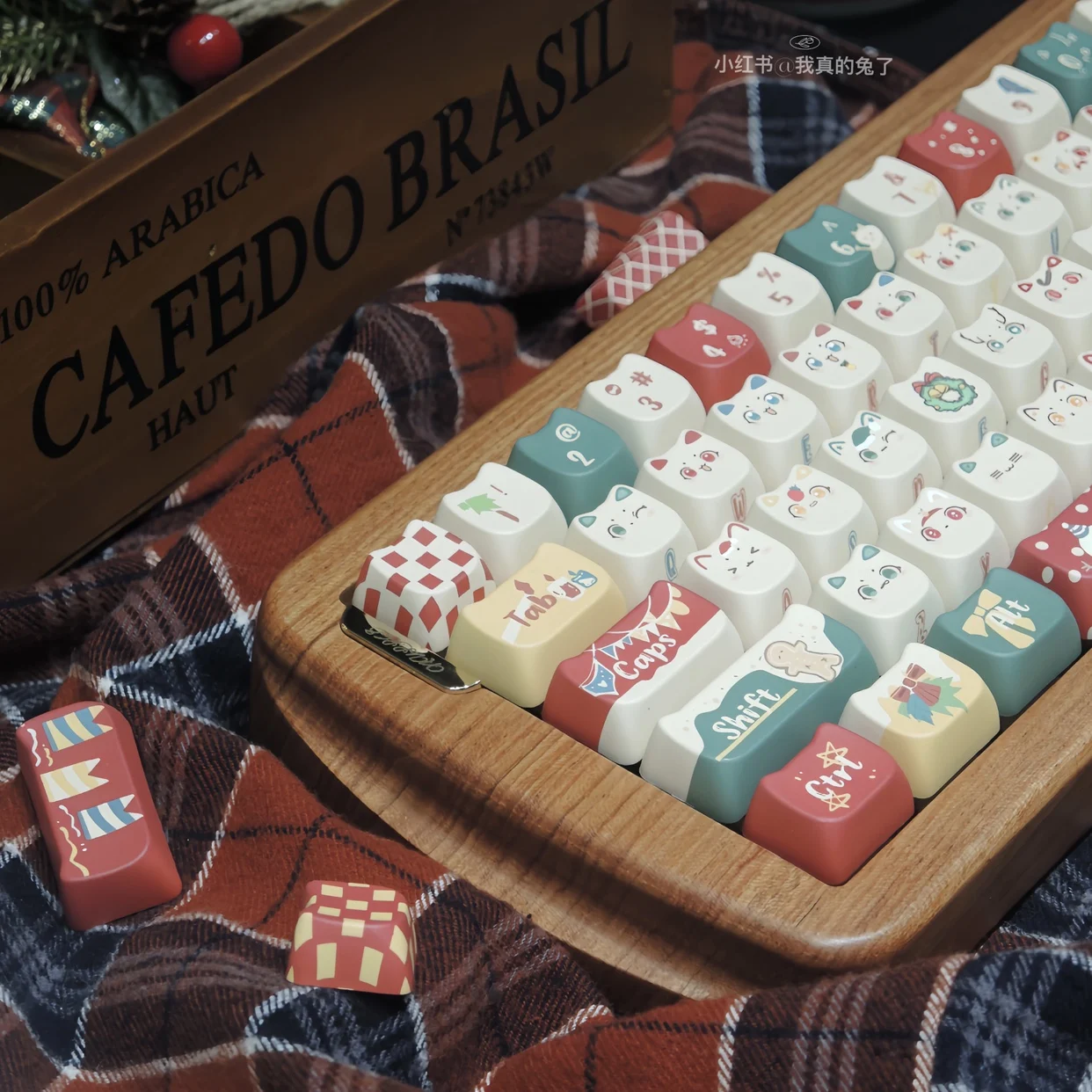 

Christmas Cat Theme Keycaps Set PBT Sublimation Keyboard Caps Custom MAO Profile Cute Keycaps for Mechanical Keyboard Accessory