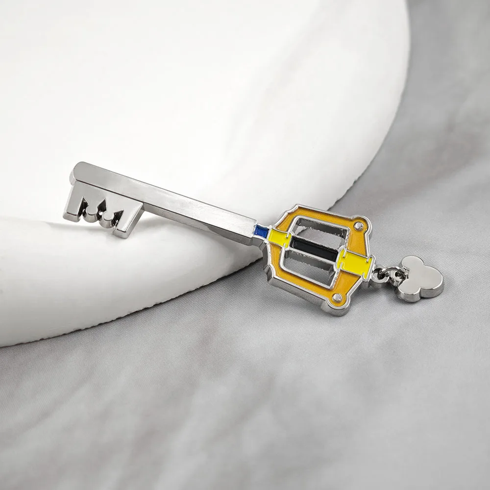 Kingdom Hearts Keyblade-Brosche, Kronenschlüssel-Metallabzeichen, Anhängerkette, Emaille-Pin, Spiel- und Anime-Zubehör, Anstecknadel, Geschenk – Detail 7
