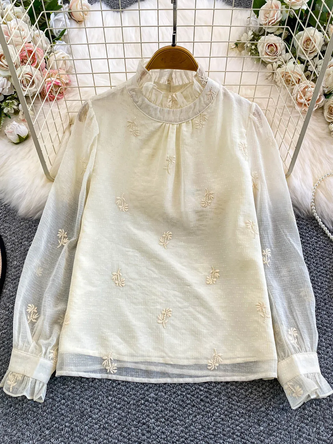 Długa bluzka damska z haftem, luźny krój, wyszczuplająca warstwa bazowa, francuska siateczka, ciężka robota, kołnierzyk holenderski.
