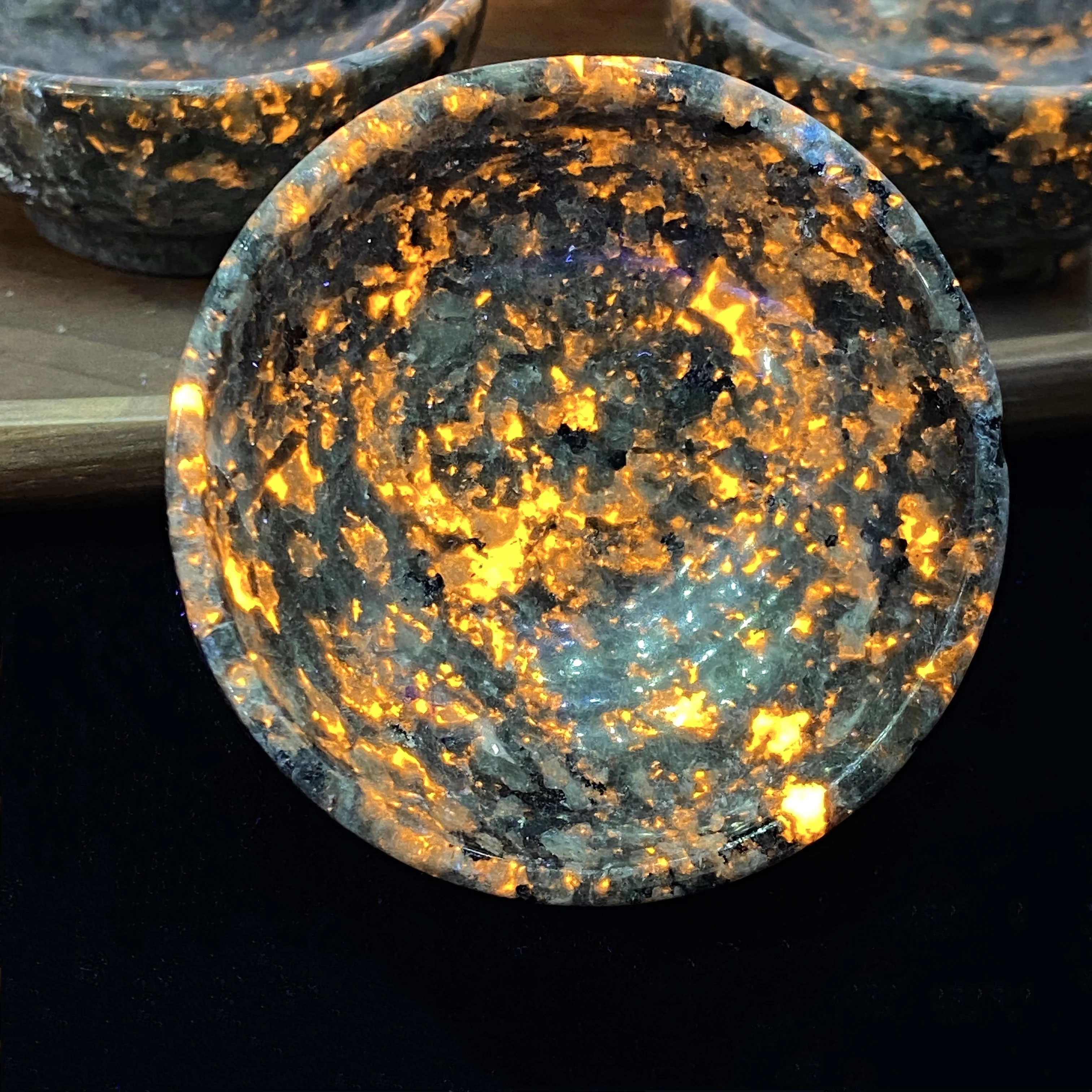 1PC Yooperlite Crystal Bowl -UV Reactive Flame Stone,Ideal for Home Decor&Gifts-Perfect for Christmas,Easter,Valentine's Day - view 2
