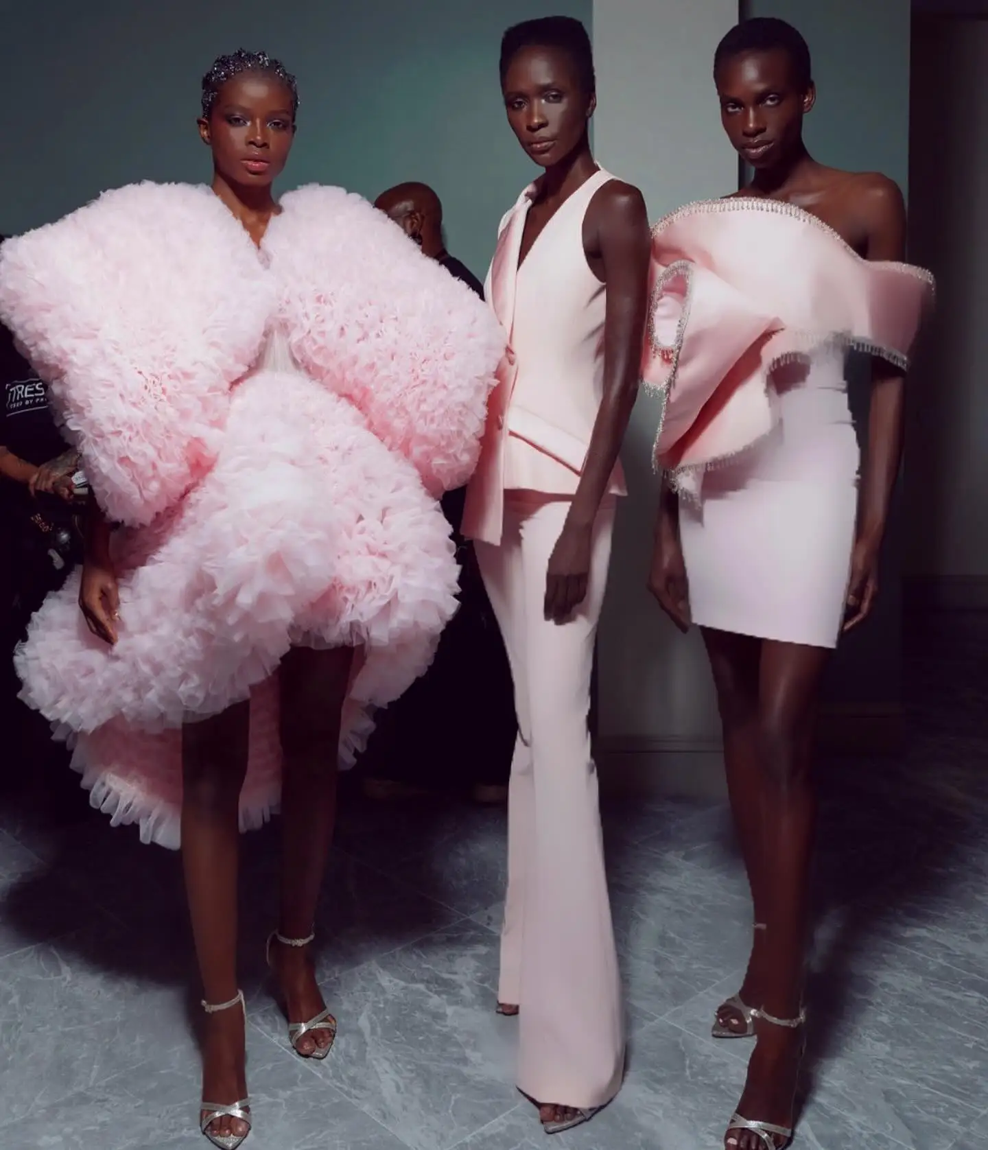 Cute Pink Short Tulle Dress 2025 New Celebrity Dress High Low Lush Gown Extra Puffy Tiered Tulle Formal Party Dresses Custom