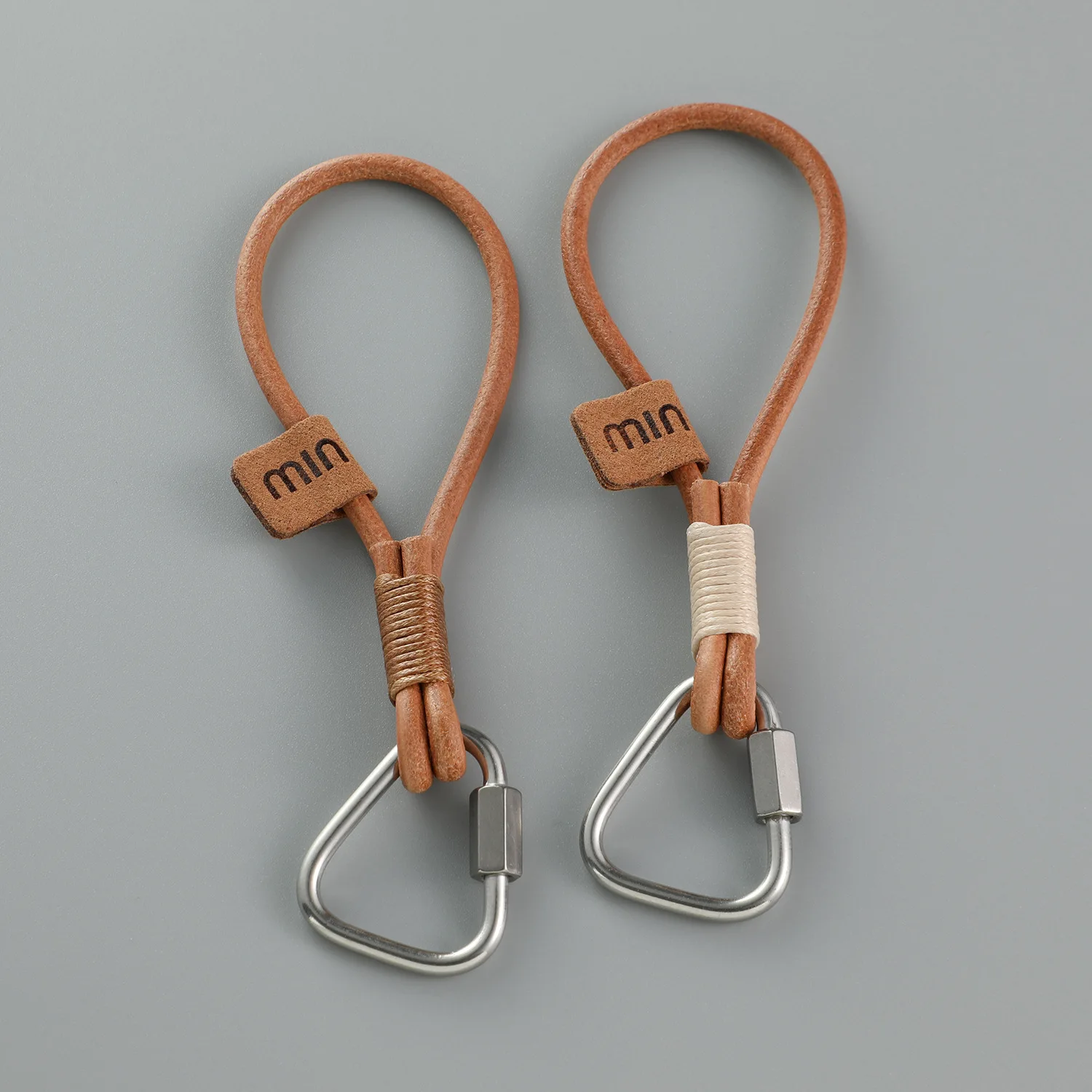 Hand-woven cowhide rope, tied wax wire, short mobile phone rope U disk, anti-lost pendant, keychain ring, bag, water cup.