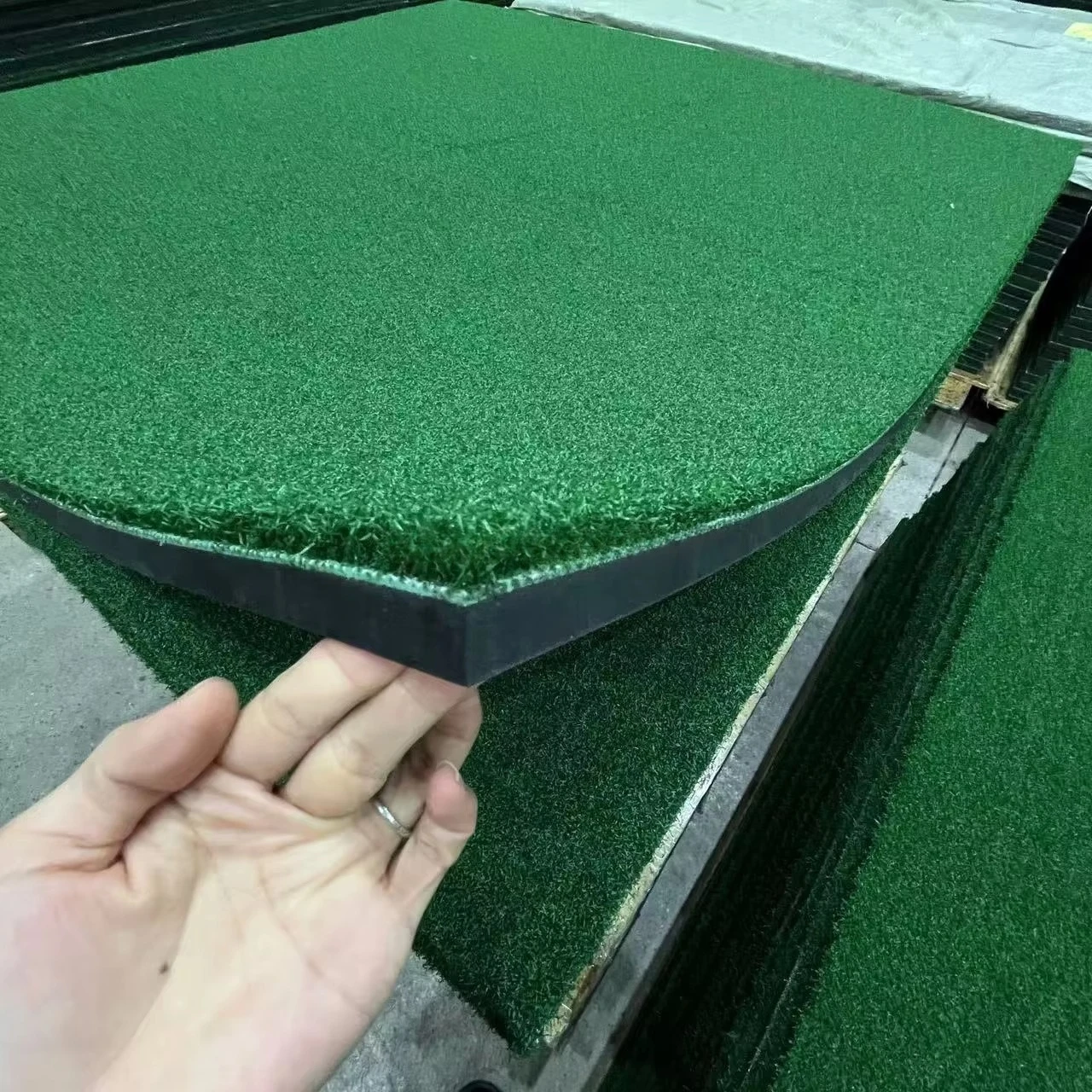 

Classic Golf Hitting Mat Heavy Duty Golf Grass Mat for Indoor and Outdoor Nylon Golf Mat Driving Ranges, and Backyard Practice