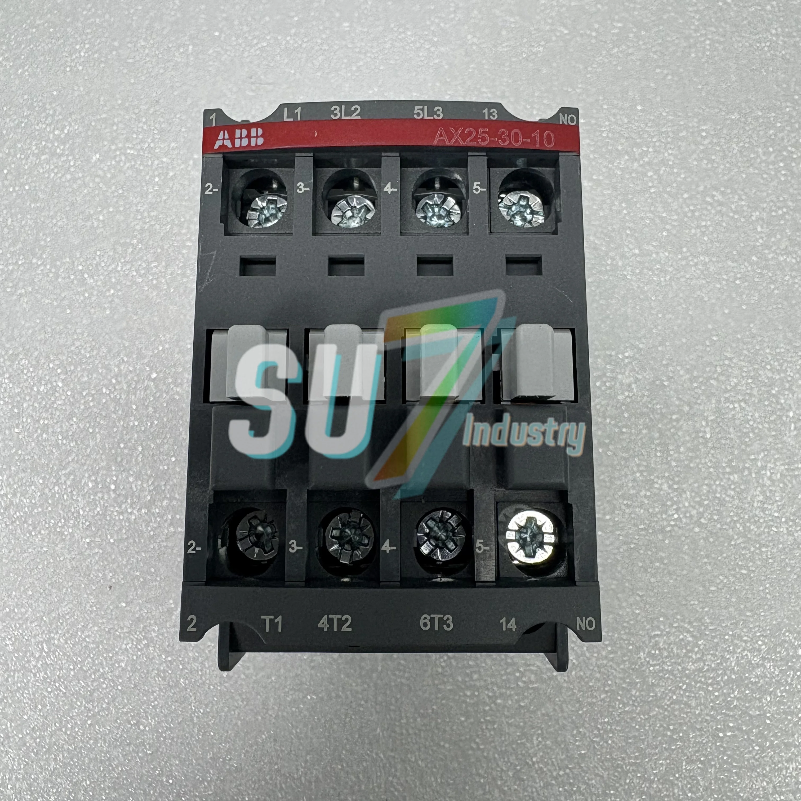 

Новый оригинальный контактор AX25-30-10 AC110V A16-30-10 AC110V