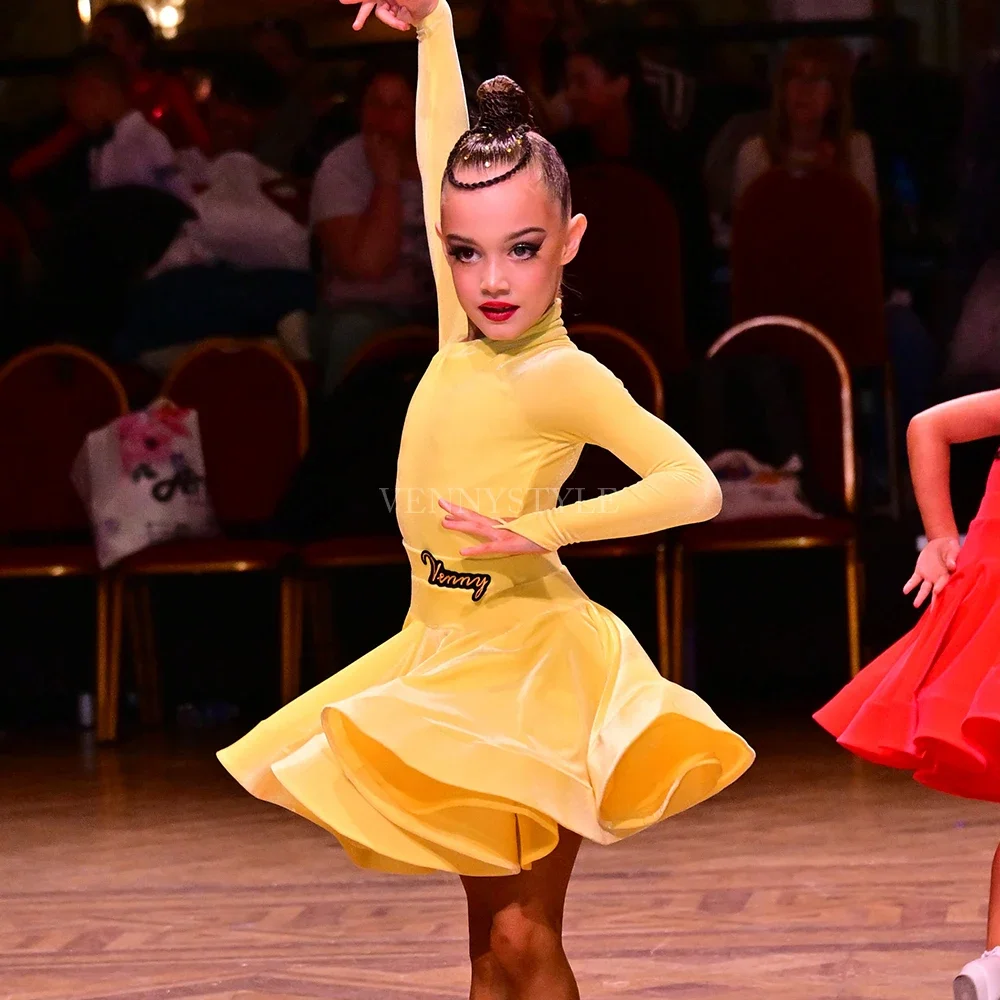 ชุดเต้นลาตินสไตล์เวนนี่สำหรับผู้หญิง ชุดบอลรูมสำหรับการแข่งขันระดับมืออาชีพ ผ้ากำมะหยี่ทรงบอลกาวน์ 3 มิติ สีเหลืองสดใส ชุดแสดงบนเวที ชุดฝึกซ้อม
