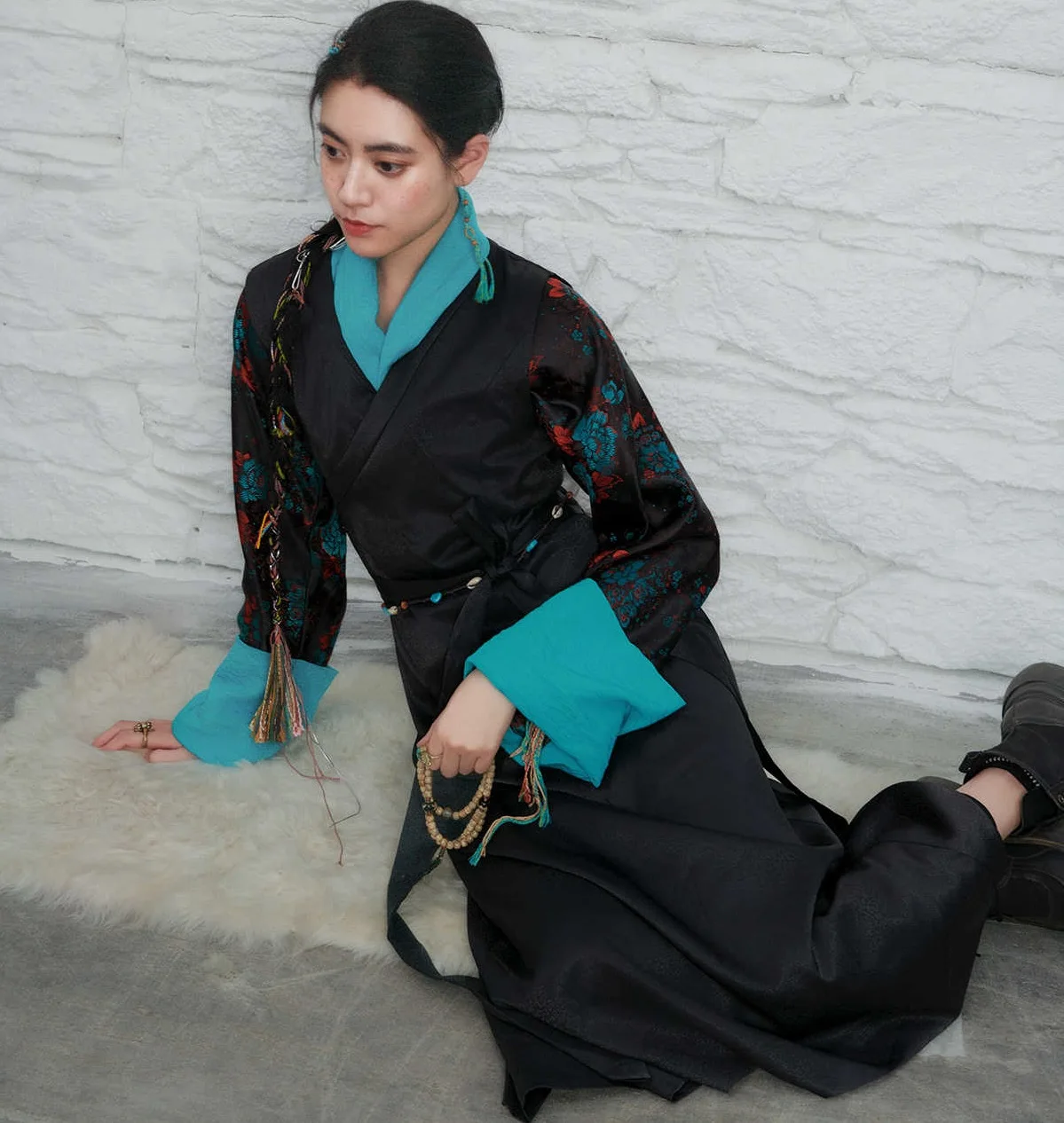 

Ежедневное тибетское платье из 2 предметов Bola Xizang, национальная характерная внутренняя одежда Лхаса + платье-жилет, женская одежда для пожилых людей CT039