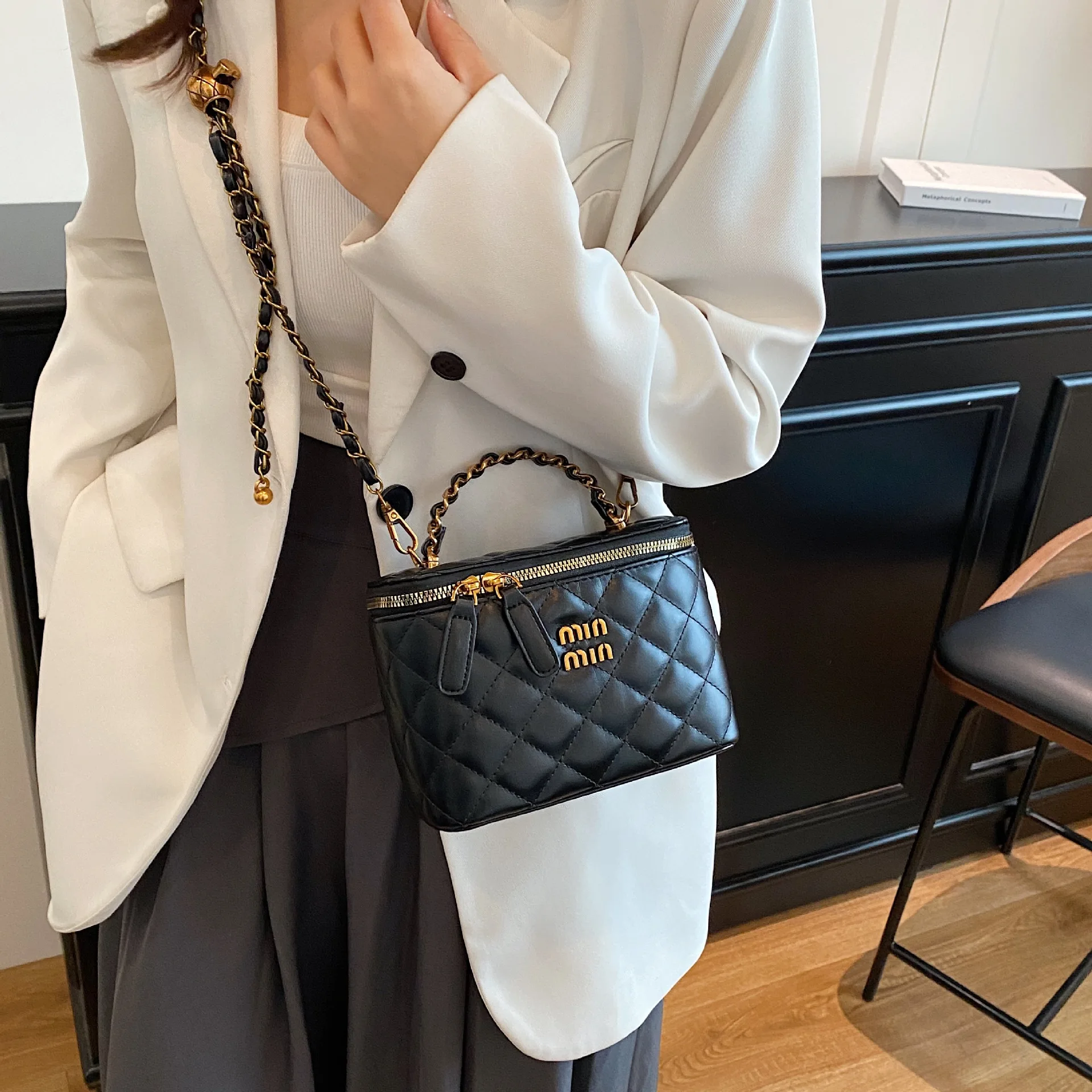 

2025 Luxury Shoulder Bag for Women, Genuine Leather Multi-way Crossbody Purse, Vintage Chic Tote for Work & Dating​