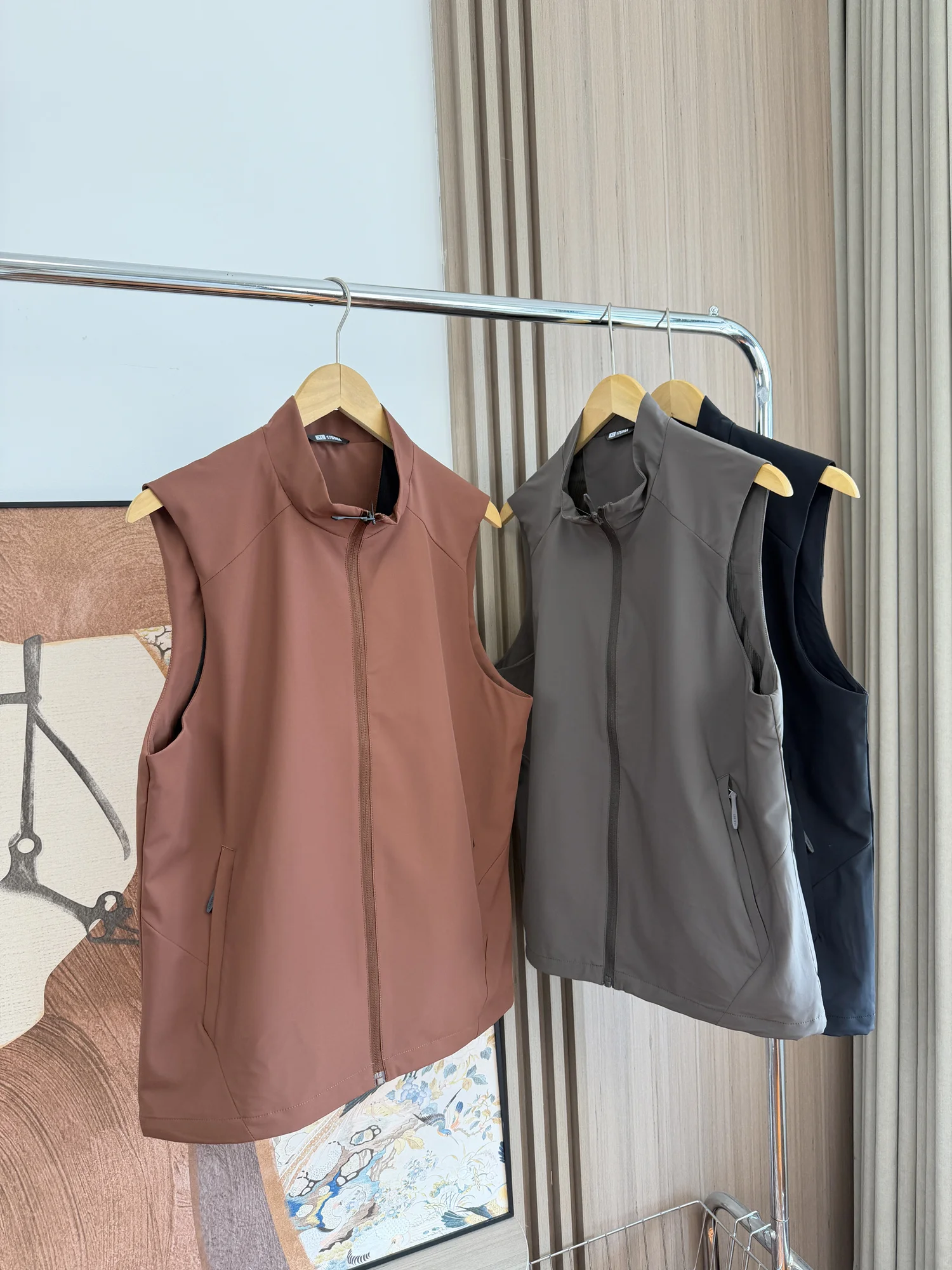 Men's Casual Fashionable Outdoor Vest Standard Fit Three-Proof Tech Fabric Spring Summer Lightweight Comfortable Standing Collar
