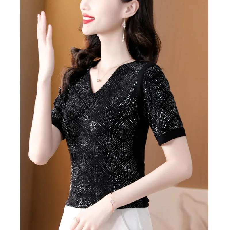 Minimalist Temperament Round Neck Solid Color New Summer Women's Hot Diamond V-neck Fashion Short Sleeved Slim Fit T-shirt Tops