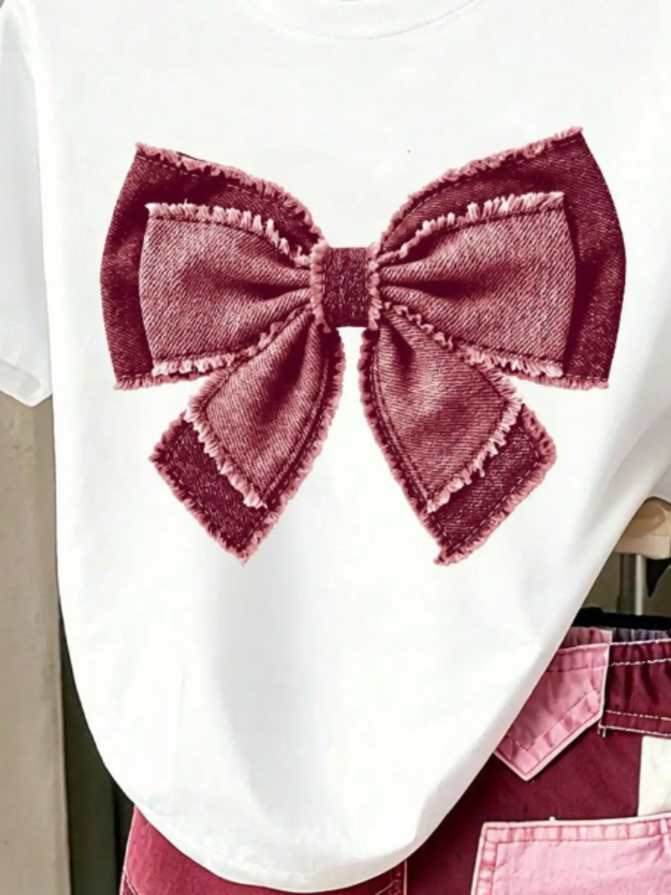 Sommer-Freizeitoutfit für Mädchen, Kinder-Set mit Schleifendruck, lockeres Kurzarm-Oberteil + bedruckte Shorts, zweiteiliges Set, geeignet für Kinder ab 3 Jahren, vielseitige Kleidung – Detail 3