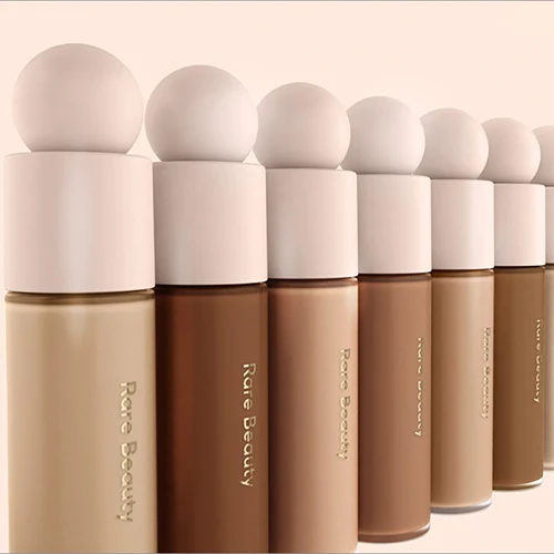 Base de Maquillaje Líquida Rare Beauty Can Imperfections, Específicamente Diseñada para Piel Normal y Sensible, Efecto Hidratante Neutro