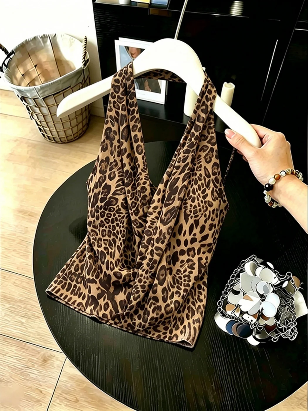 Economic Upward Trend Hong Kong Style Spicy Girl Retro Leopard Print V-Neck Hanging Neck Sleeveless Top Women's Fashionable N...