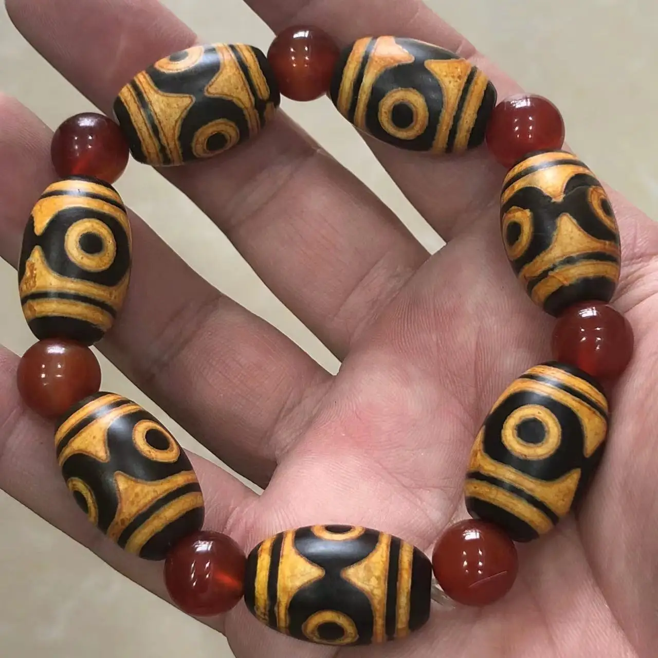 Tibetan retro old tooth yellow three-eye dzi bead agate bracelet Xizang old agate versatile model view 4