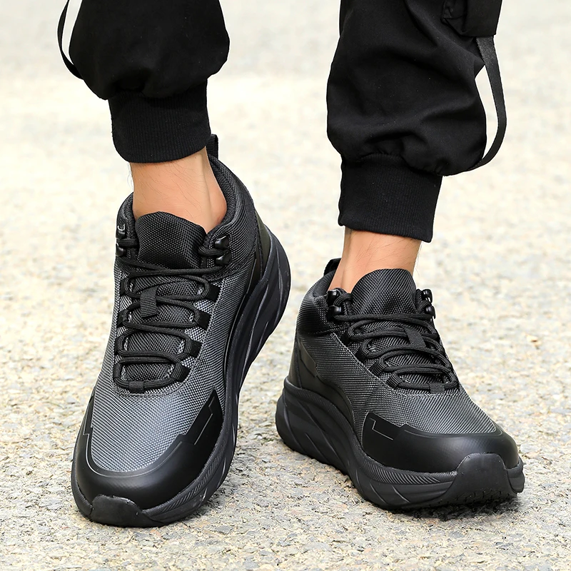 

Новая мужская повседневная спортивная обувь. Дышащая и легкая спортивная обувь на открытом воздухе. Модные удобные кроссовки. Минималистичные и универсальные.