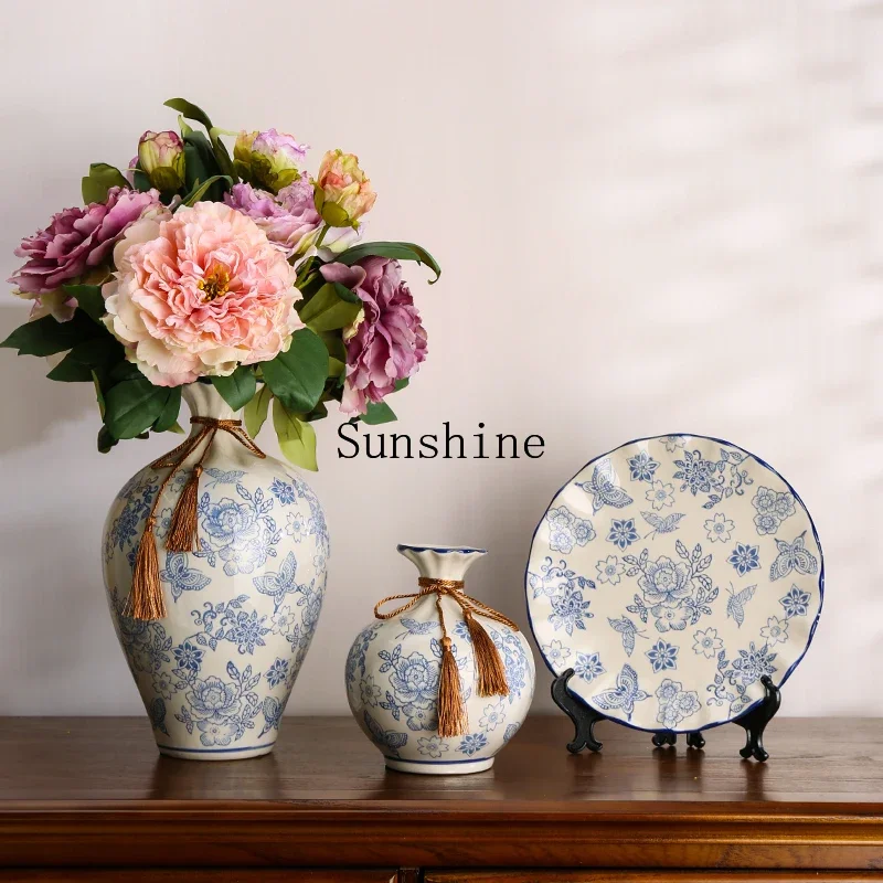 

New Chinese high-end blue and white porcelain vase retro ceramic flower arrangement living room ornament