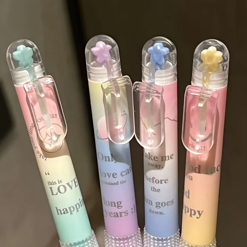 

Набор из четырех ручек-звездочек с цветными колпачками в стиле макарон, удобной рукояткой с противоскользящими элементами и нейтральной 3D-ручкой в форме звезды.