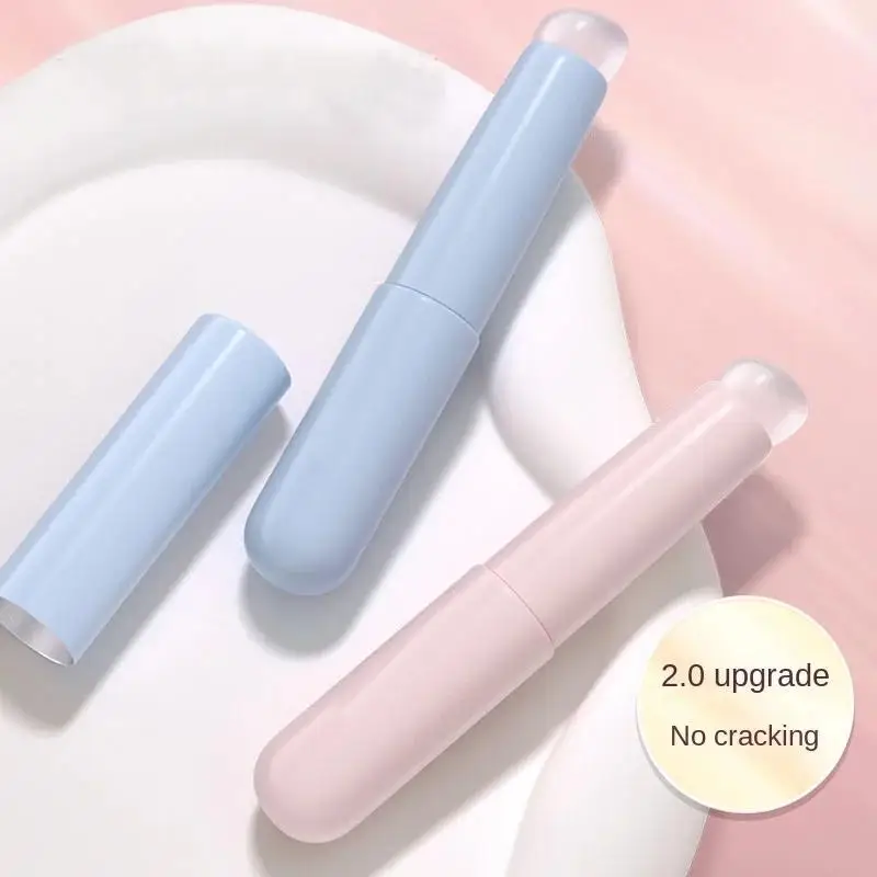 Silicone Lip Brush with Protective Cap Oval Head Applicator for Lipstick Concealer Blending Wooden Handle Makeup Tool Reusable